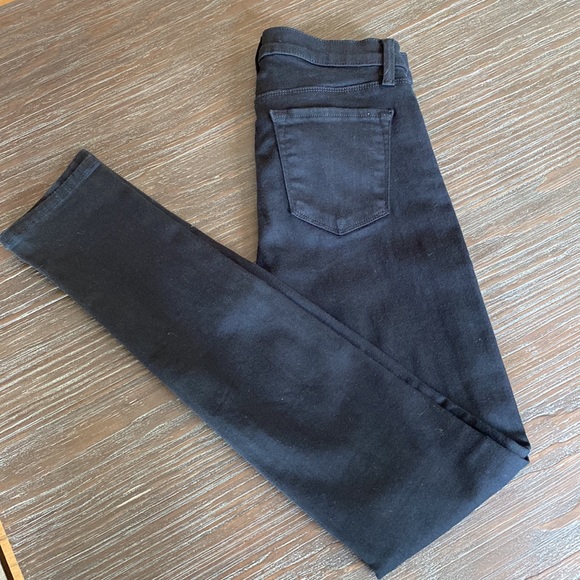 J Brand ladies denim in dark black. Size 25 with lots of stretch. - Picture 7 of 9